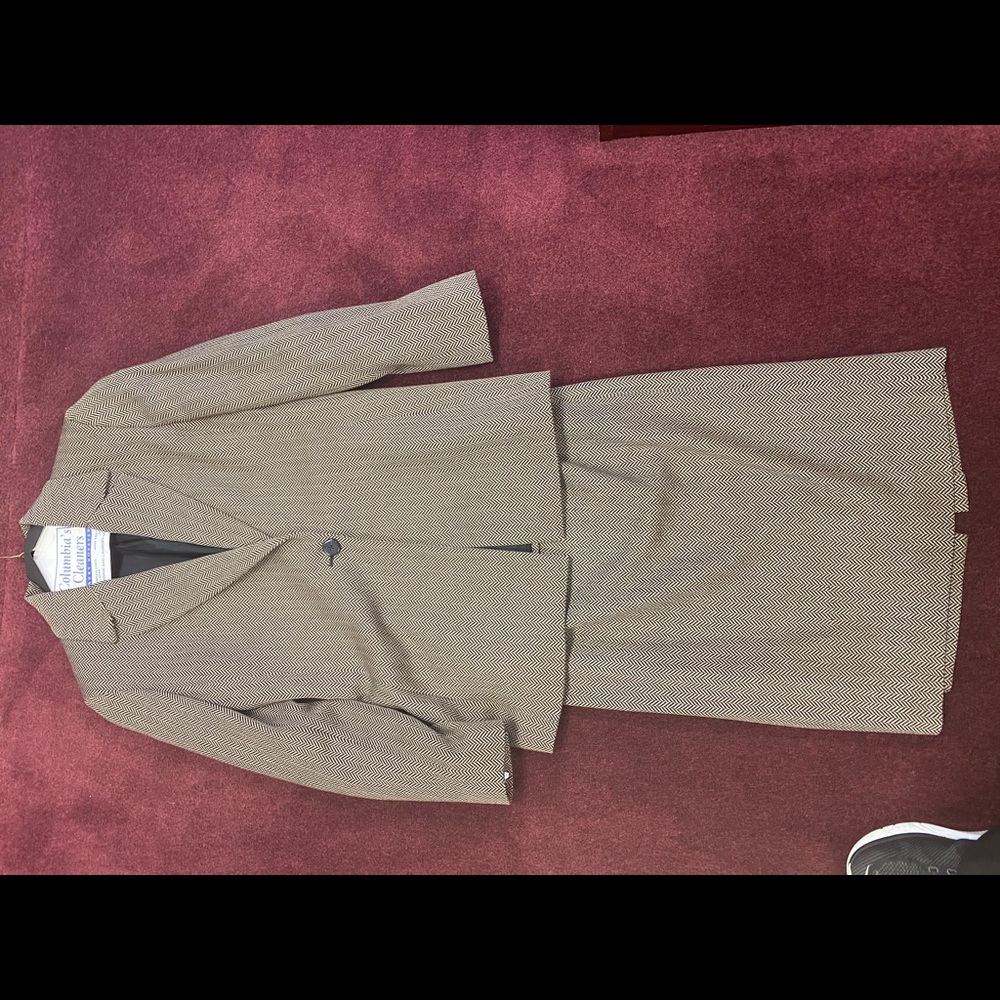 Prestine Dana Buchman Skirt Suit size 8